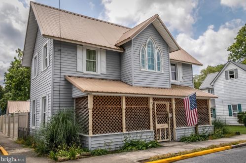 206 4th St, Laurel, DE 19956-1529