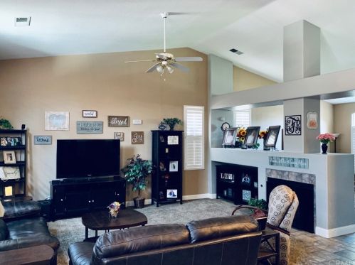 9012 Willamette Ct, Bakersfield, CA 93312-4439