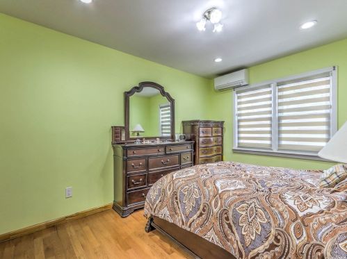 86-33 Winchester Blvd, Jamaica NY  11426-2100 exterior