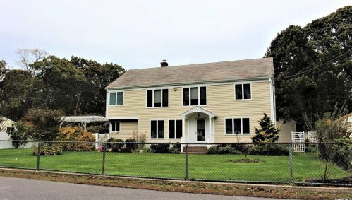 144 Huber Ave, Holbrook, NY 11741-3217