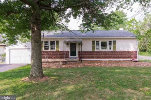 993 Mary Ellen Ln, Collegeville, PA 19426-4103