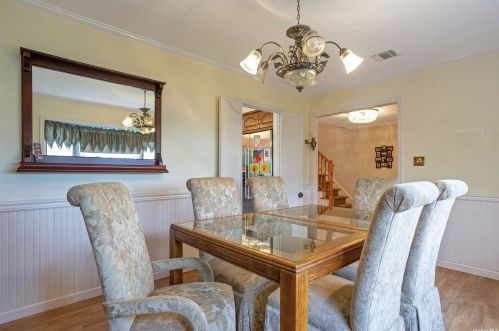 8 Stuart Ct, Huntington Station NY  11746-4237 exterior