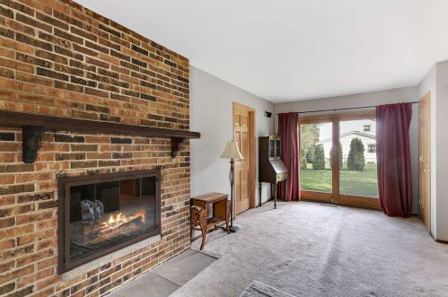 1900 Laura Ln, Waukesha WI  53186-2808 exterior