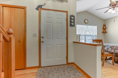 4460 Windrow Dr, Darbydale, OH 43123-8552
