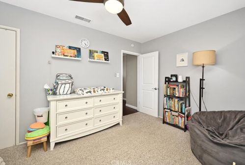 6654 Turnergrove Dr, Lakewood CA  90713-2752 exterior