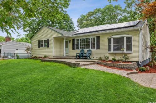 10 Tamarack St, Islip Manor, NY 11751-1822