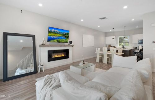 5664 Hazeltine Ave, Van Nuys CA  91401-4738 exterior