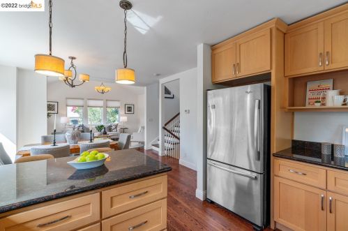 5904 Canning St, Oakland CA 94609-1306 exterior