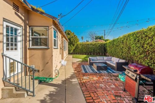 17030 Hart St, Van Nuys CA 91406-4508 exterior