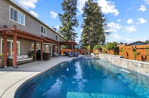 1900 Foxtail Ct, Turlock CA  95382-2890 exterior