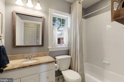 6721 Westlawn Dr, Falls Church VA  22042-2742 exterior