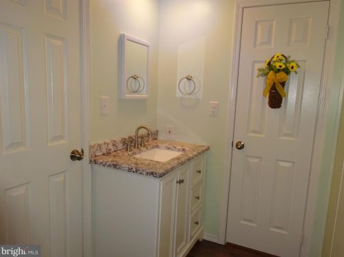 110 Deerfield Dr, Souderton PA  18964-1918 exterior