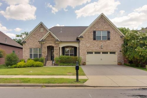 8268 Middlewick Ln, Nolensville, TN 37135-4002