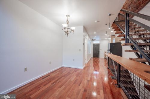 726 Pine St, Wilmington, DE 19801-4221