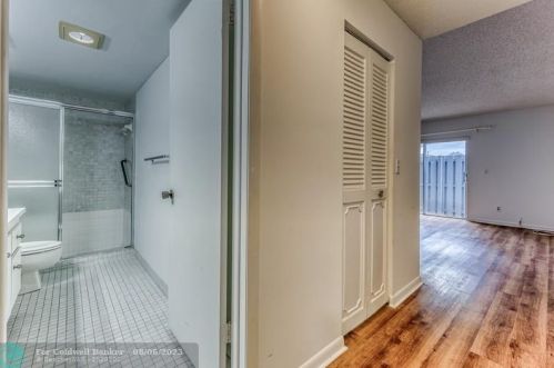 2327 37 Ave, Hollywood FL 33021-3626 exterior