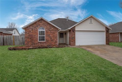 4420 Falcon Dr, Fayetteville, AR 72701-7436