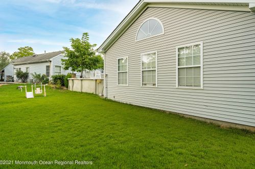 49 Cooks Bridge Rd, Jackson Twp NJ  08527-2523 exterior