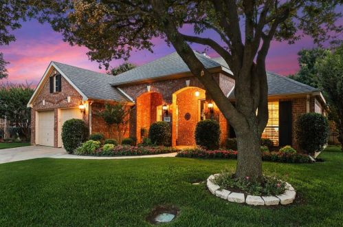 4621 Gladiola Ln, Fort Worth, TX 76123-1836