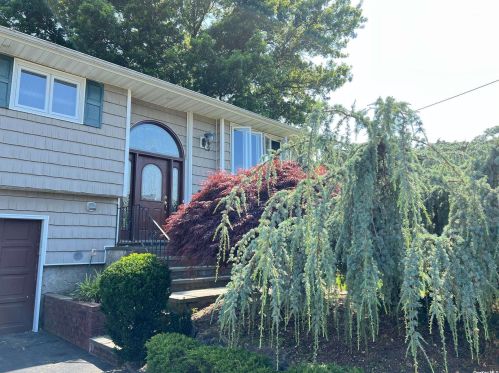55 Chenango Dr, Muttontown, NY 11753-1527