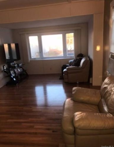 47 Roosevelt Ave, Far Rockaway, NY 11096-1333