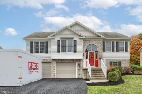 300 Riverview Ter, Water Gap, PA 17018-9599