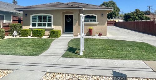 889 Powell St, Hollister, CA 95023-4639