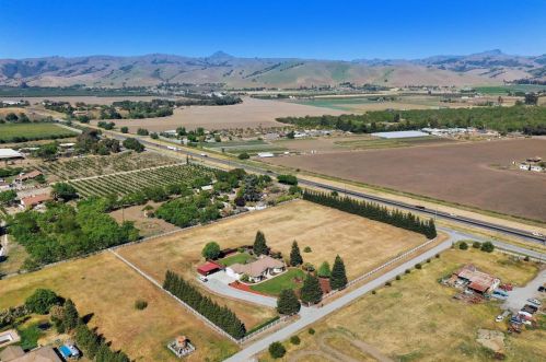 5890 Yuste Ln, Hollister CA  95023-9538 exterior