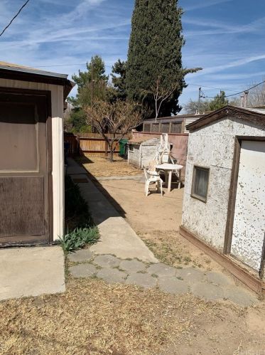 2026 Lingard St, Lancaster CA 93536-6513 exterior