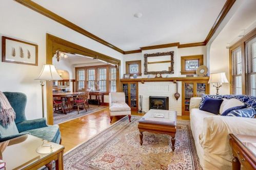 3212 Taylor Ave, Milwaukee, WI 53207-2726
