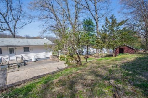 101 Mine Hill Rd, Oxford NJ  07863-3064 exterior