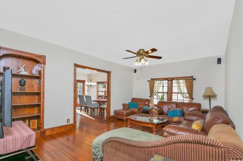 15 16th St, New Hyde Park NY  11040-4914 exterior