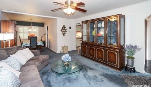 35 Walsh Ln, Westbury NY  11590-1029 exterior