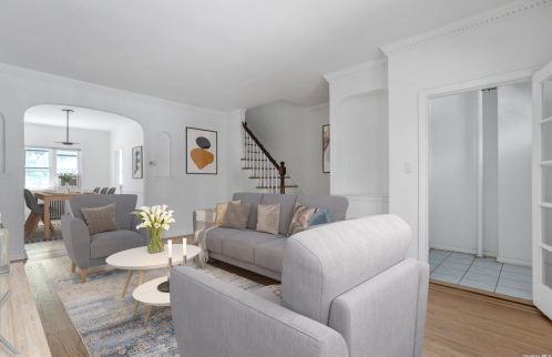 139-20 85th Dr, Jamaica, NY 11435-1009