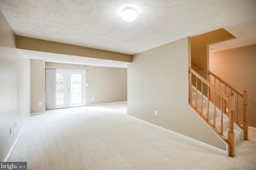 6249 Oakland Dr, Woodbridge VA  22193-7017 exterior