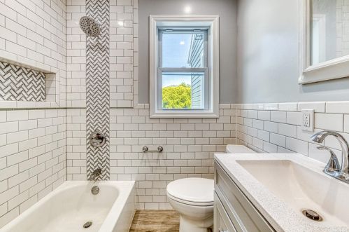 2381 Yorktown St, Rockville Centre NY  11572-1717 exterior