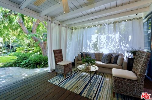 5528 Buffalo Ave, Van Nuys CA 91401-5226 exterior