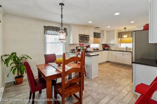 17 Grant Pl, Tinton Falls NJ  07701-2117 exterior