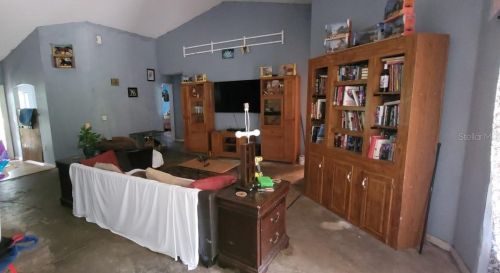 215 Malauka Loop, Ocklawaha FL  32179-6425 exterior