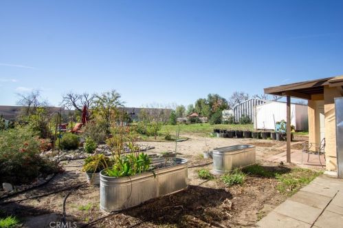 1591 Persimmon St, Rialto CA  92377-4190 exterior