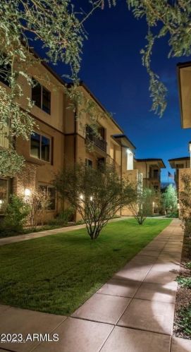 17850 68th St, Phoenix AZ  85054-9100 exterior