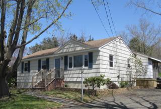 24 Joyce St, Guilford, CT 06437-2922