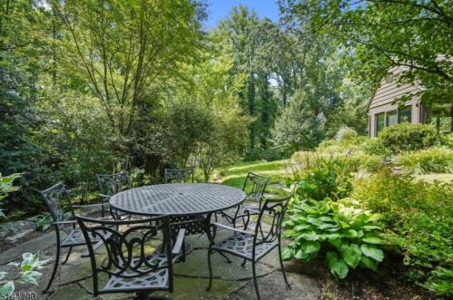 22 Jean Pl, Bernardsville, NJ 07924-1920