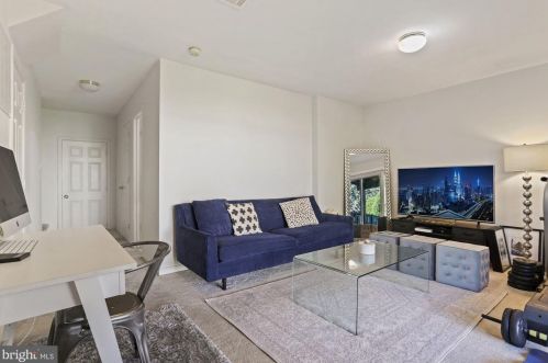 605 Warrenton Ter, Leesburg VA  20176-2466 exterior