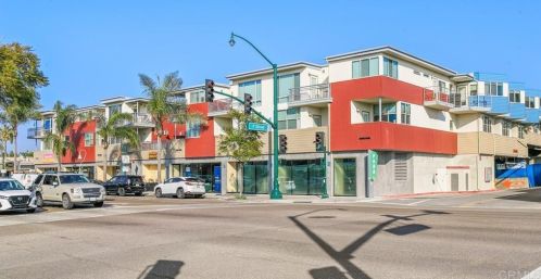 687 Coast Highway 101, Encinitas CA  92024-3578 exterior