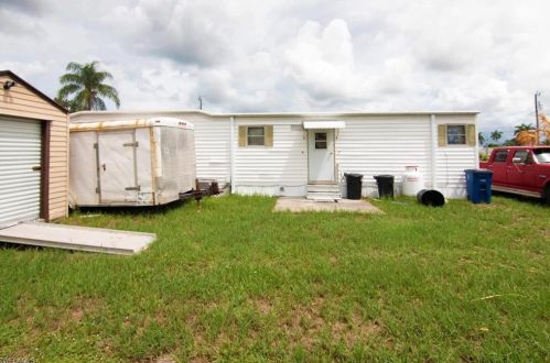 4743 Sandpiper Dr, Saint James City FL  33956-2810 exterior