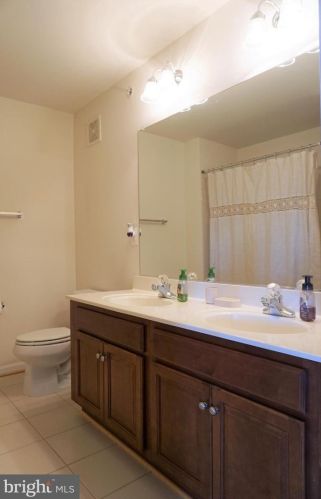 15815 John Diskin Cir, Woodbridge VA  22191-6513 exterior