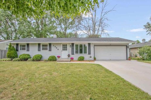 1700 Arnold Dr, Green Bay, WI 54304-3040