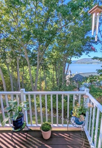 623 Viewpoint Ter, Peekskill NY  10566-6210 exterior
