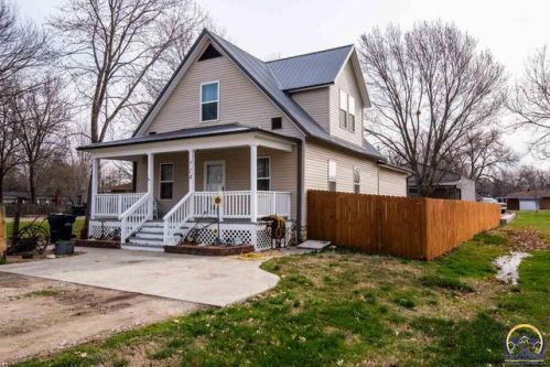 714 4th St, Osage City, KS 66523-1506