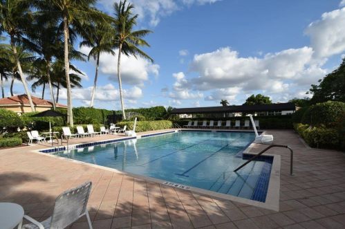 11652 Castellon Ct, Boynton Beach FL  33437-4085 exterior